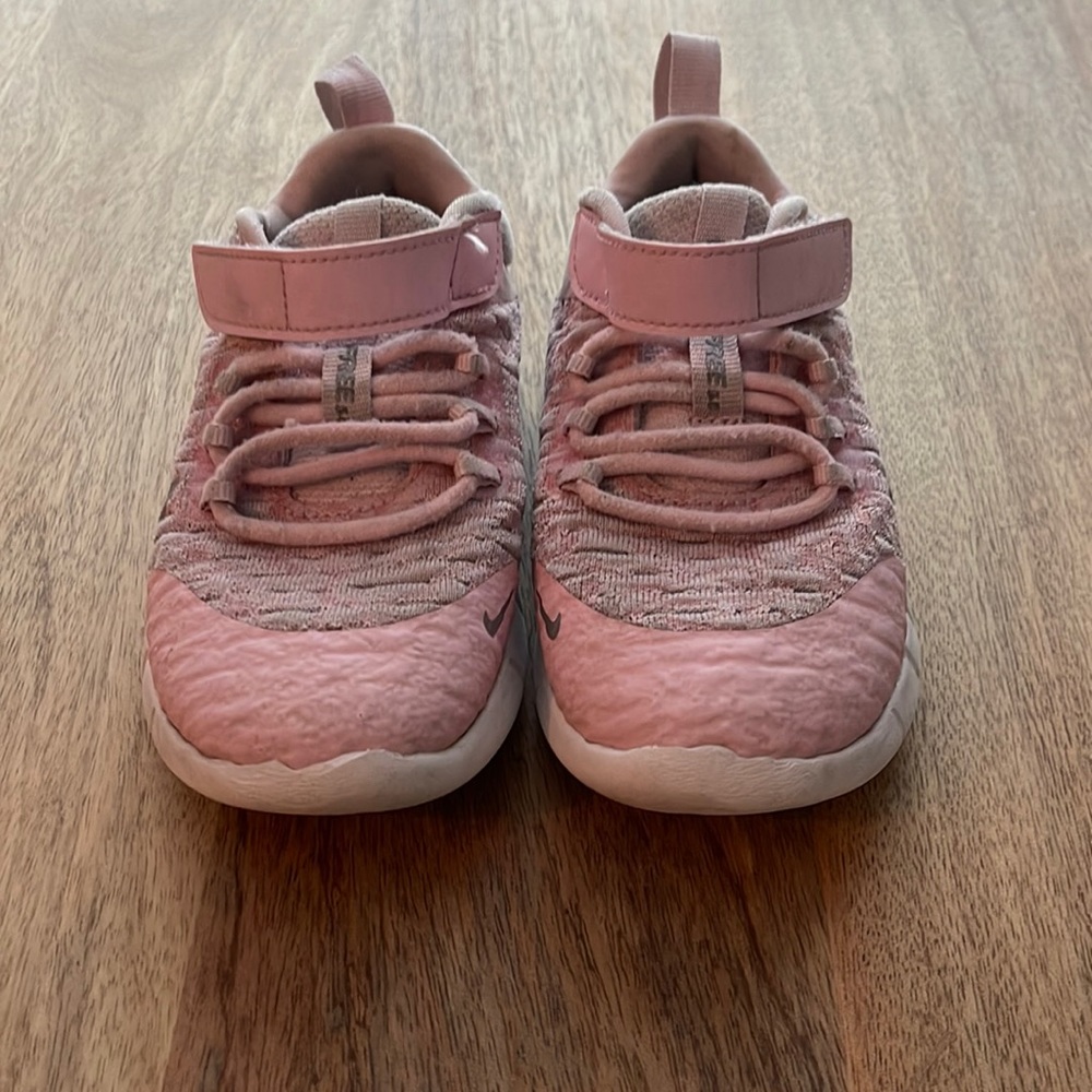 Toddler girls Nike sneakers